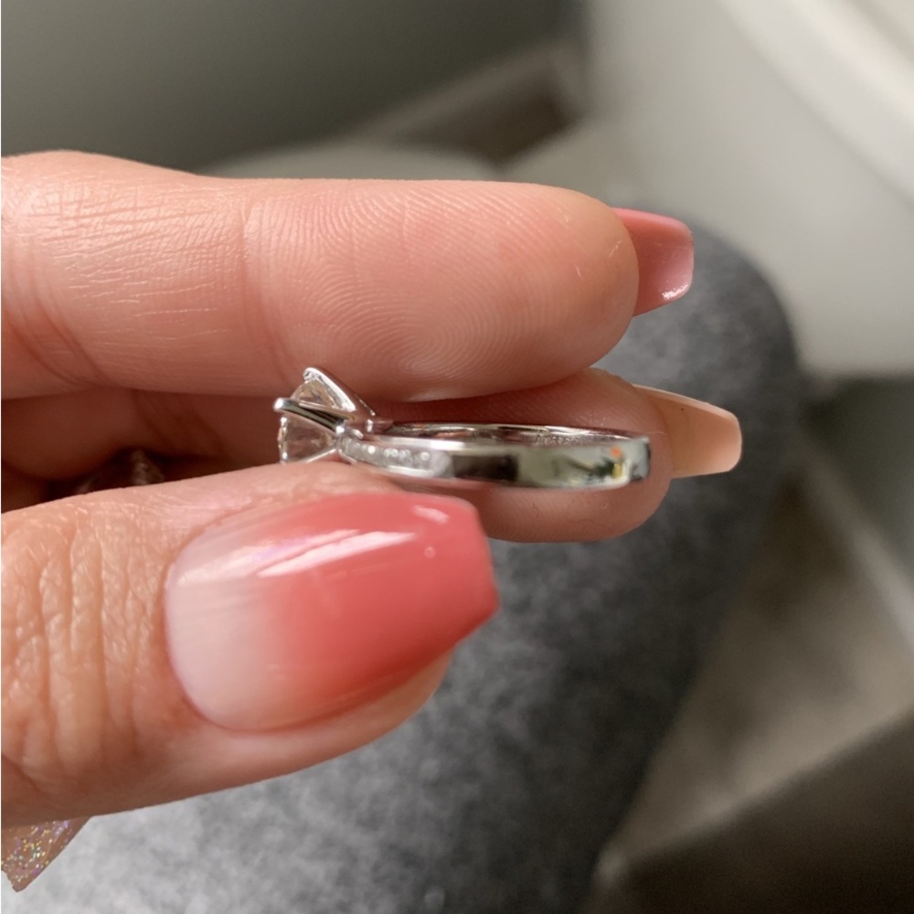 Lab Grown Elegant ring in 14kt white gold Ring 2.5 total carat weight - Picture 8 of 11